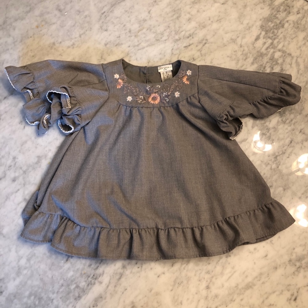 Embroidered Max Studio top